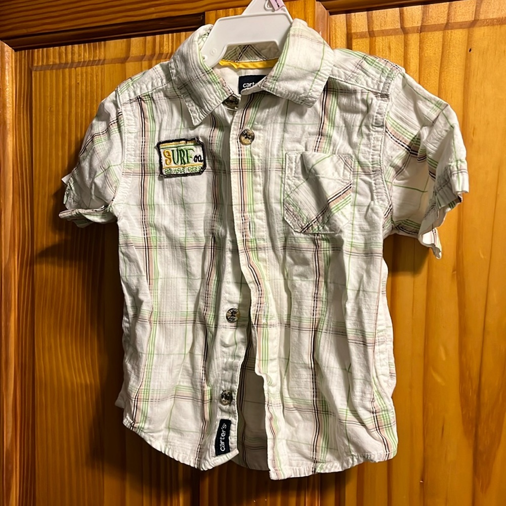 Boys size 18 months short sleeve button down surfer shirt by Carter’s
